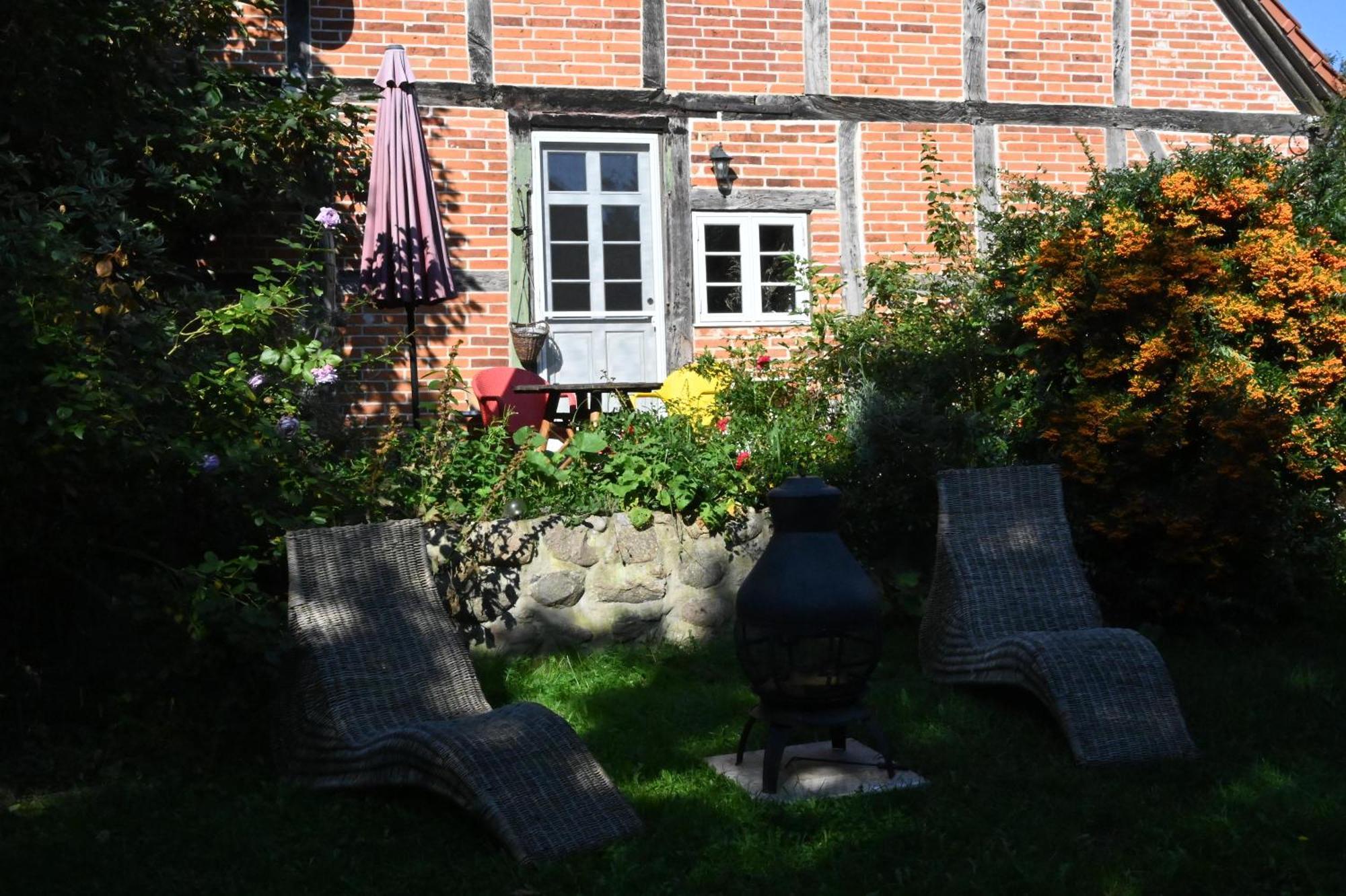 Mecklenbue Mit Teich, Kamin, Sauna Und Hotpott Dargun